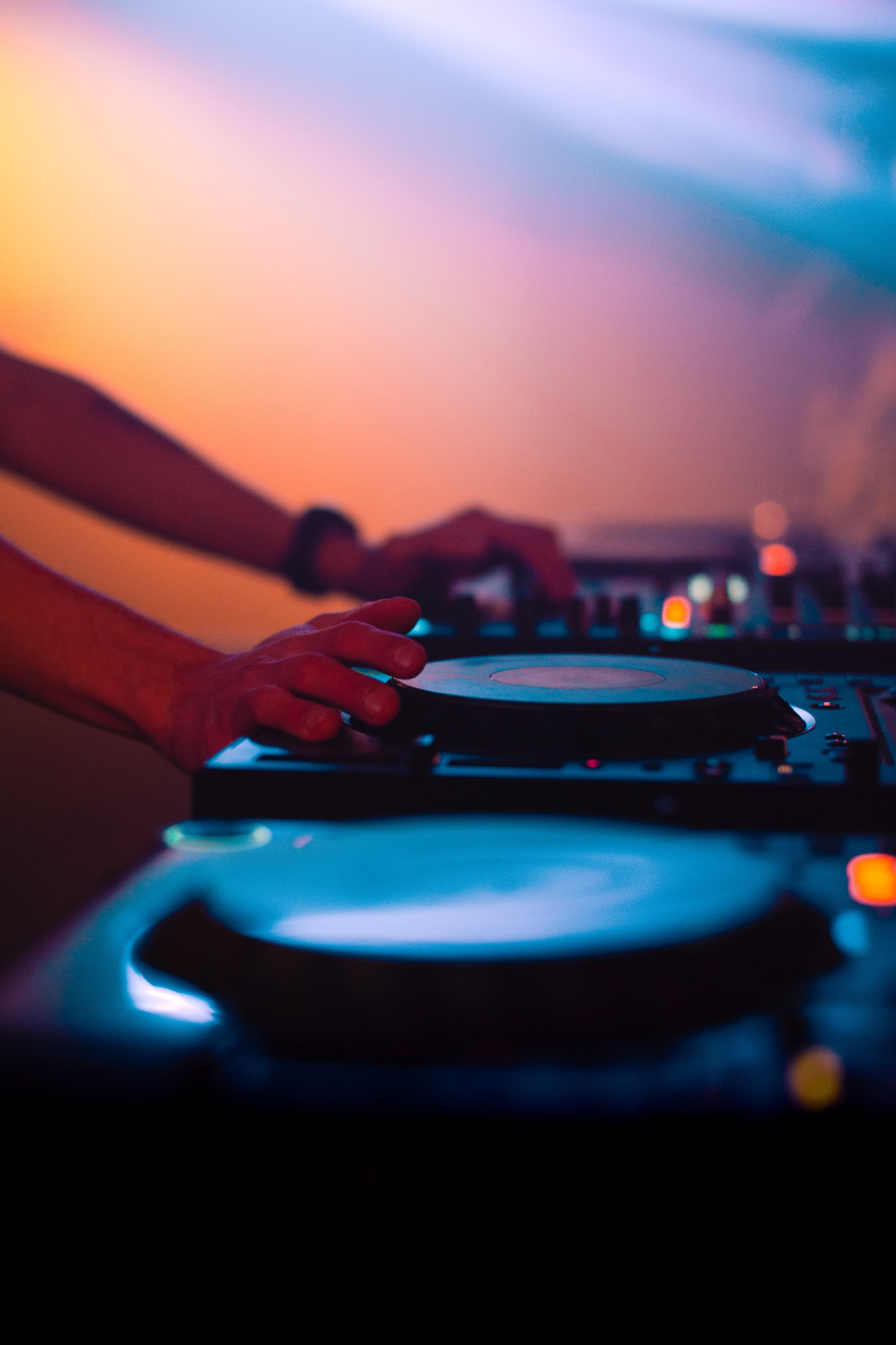 DJ aux platines — live